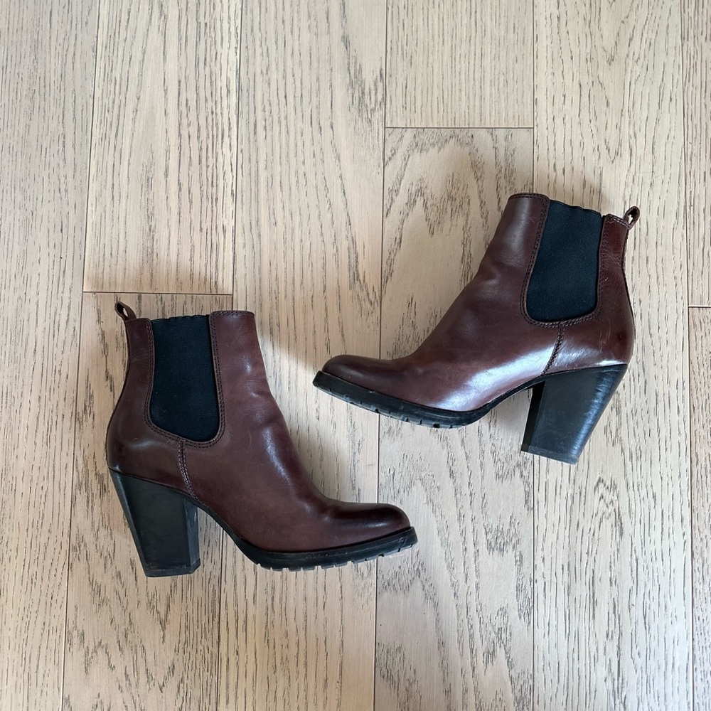 Frye Tate Heeled Leather Chelsea Boots in Brown Size 6.5